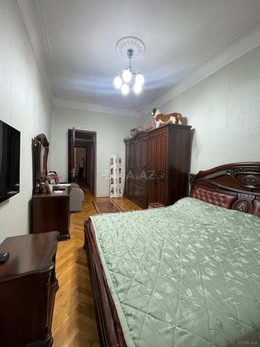 5 otaqlı Köhnə tikili, Elmlər Akademiyası m., Bakı