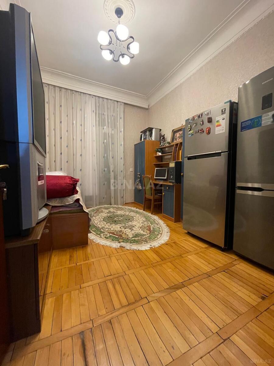 5 otaqlı Köhnə tikili, Elmlər Akademiyası m., Bakı