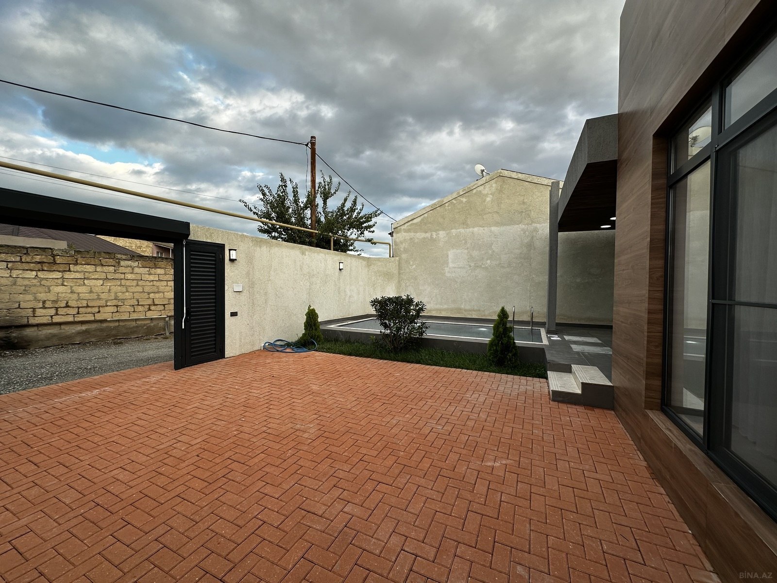 4 otaqlı Həyət evi/Bağ evi, Şüvəlan q., Bakı