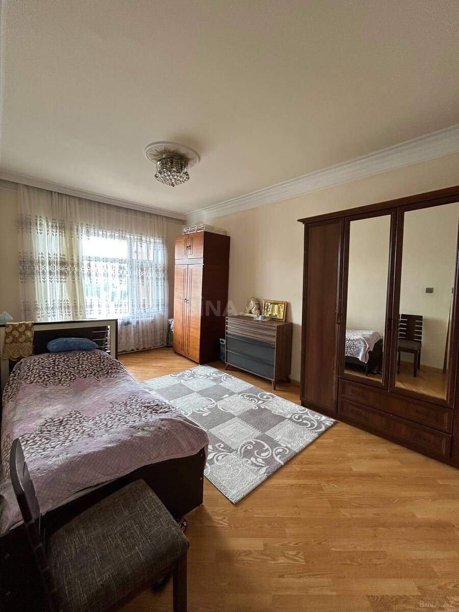 4 otaqlı Köhnə tikili, Bakıxanov q., Bakı
