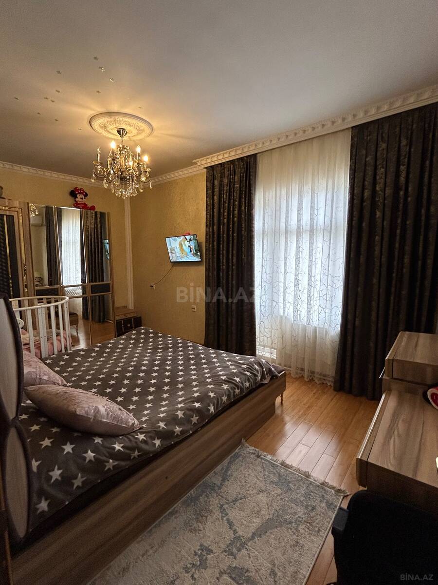 4 otaqlı Köhnə tikili, Bakıxanov q., Bakı