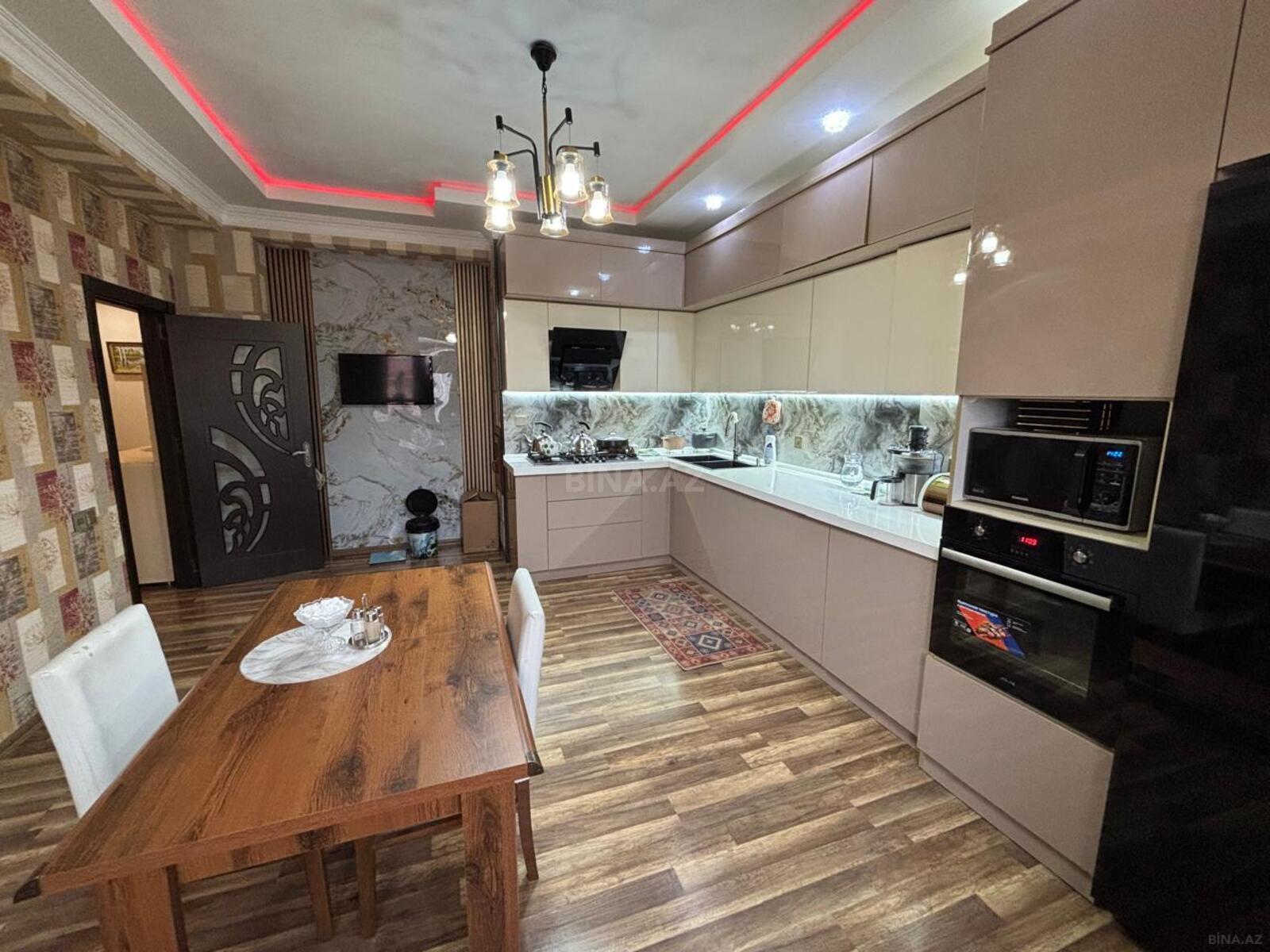 3 otaqlı Yeni tikili, Şah İsmayıl Xətai m., Bakı
