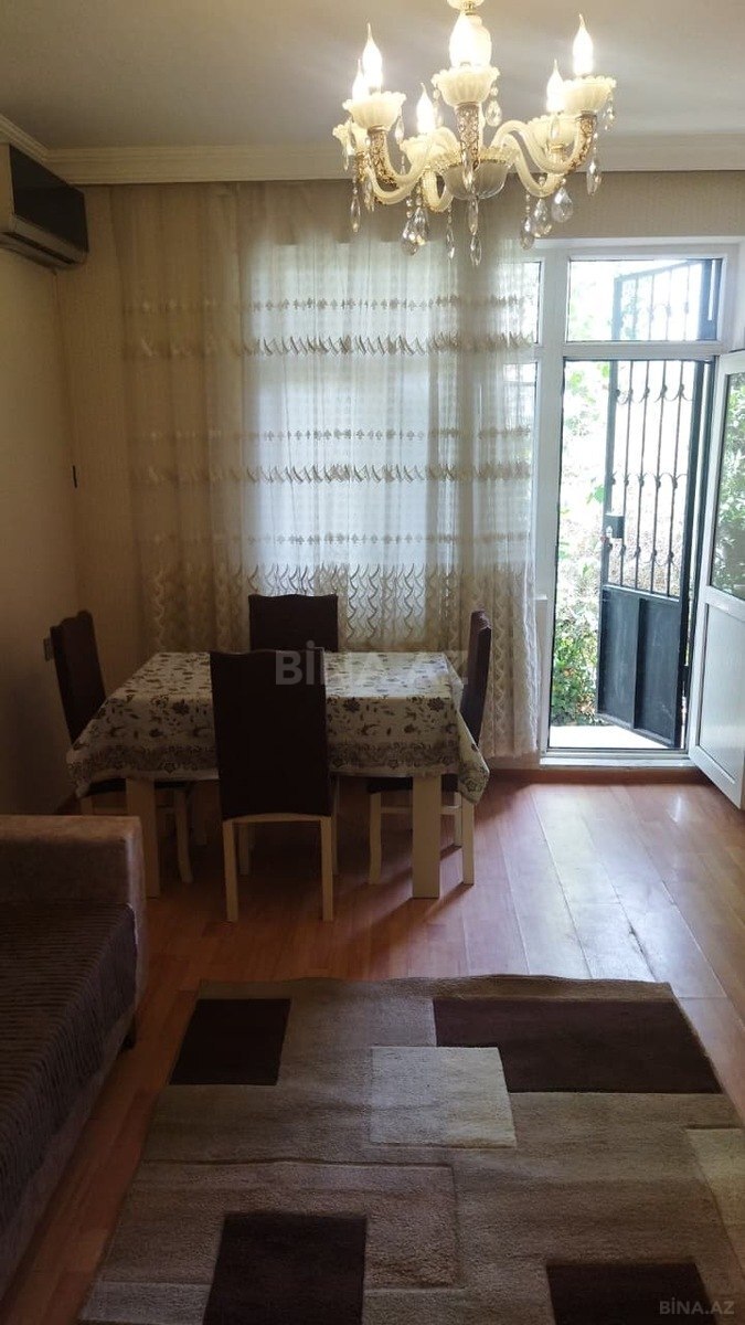 2 otaqlı Köhnə tikili, Memar Əcəmi m., Bakı