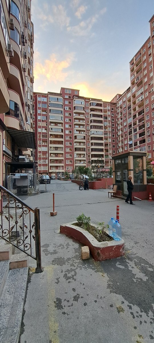 2 otaqlı Yeni tikili, 8-ci mikrorayon q., Bakı