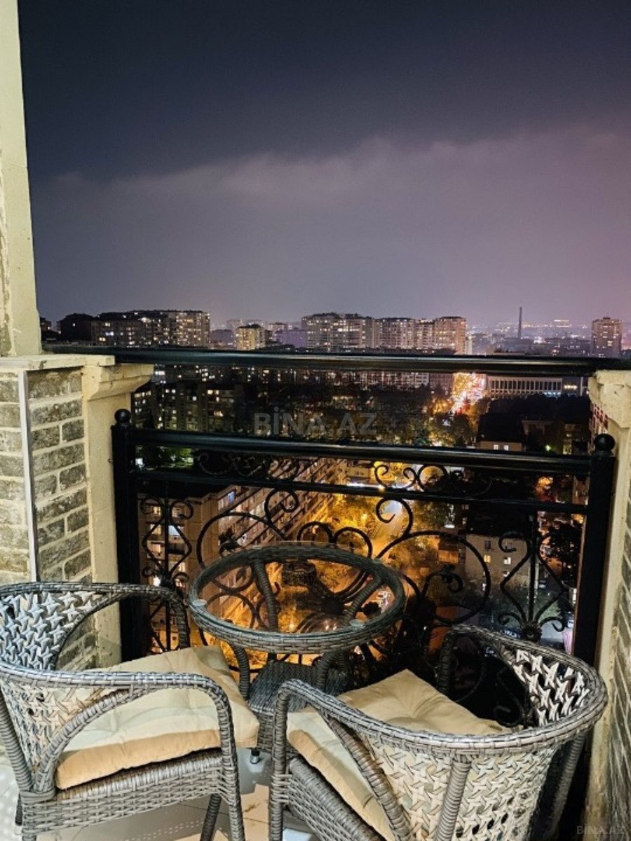 3 otaqlı Yeni tikili, 8-ci mikrorayon q., Bakı