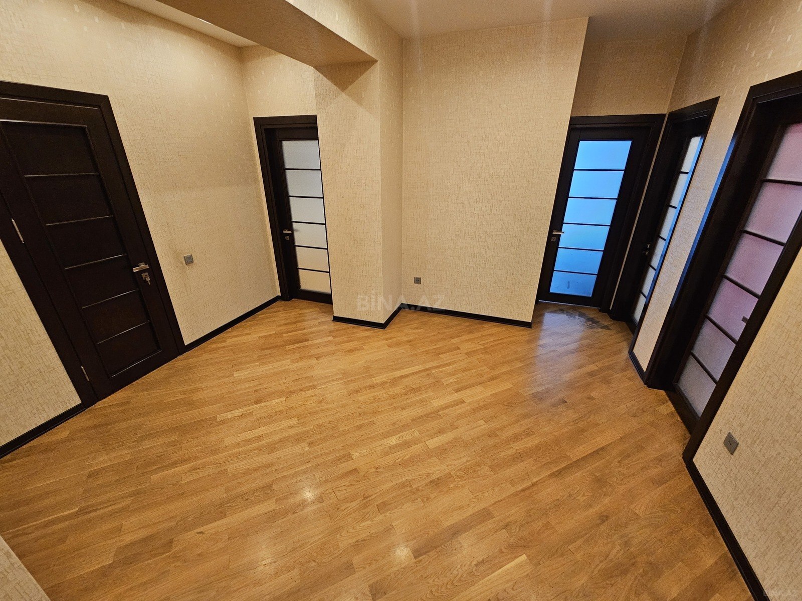 3 otaqlı Yeni tikili, Qara Qarayev m., Bakı