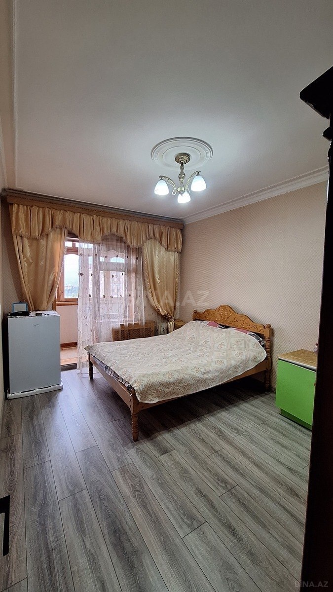 3 otaqlı Köhnə tikili, Xalqlar Dostluğu m., Bakı
