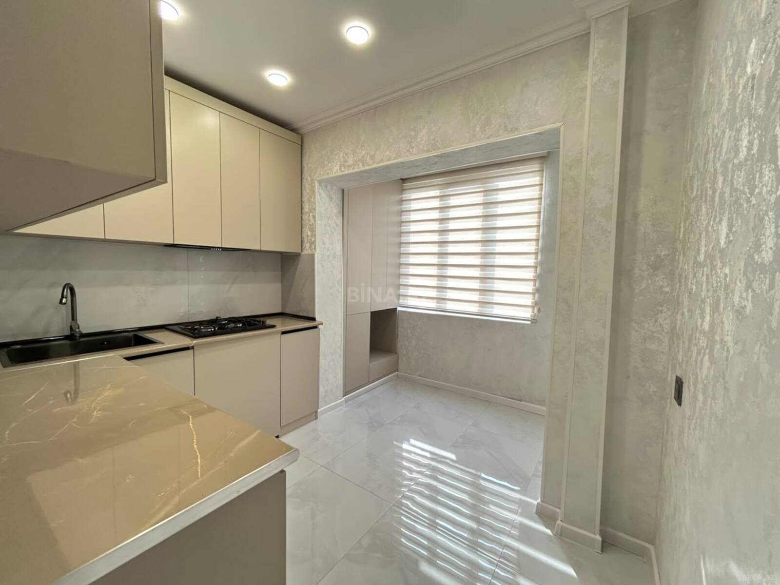 2 otaqlı Köhnə tikili, Xalqlar Dostluğu m., Bakı