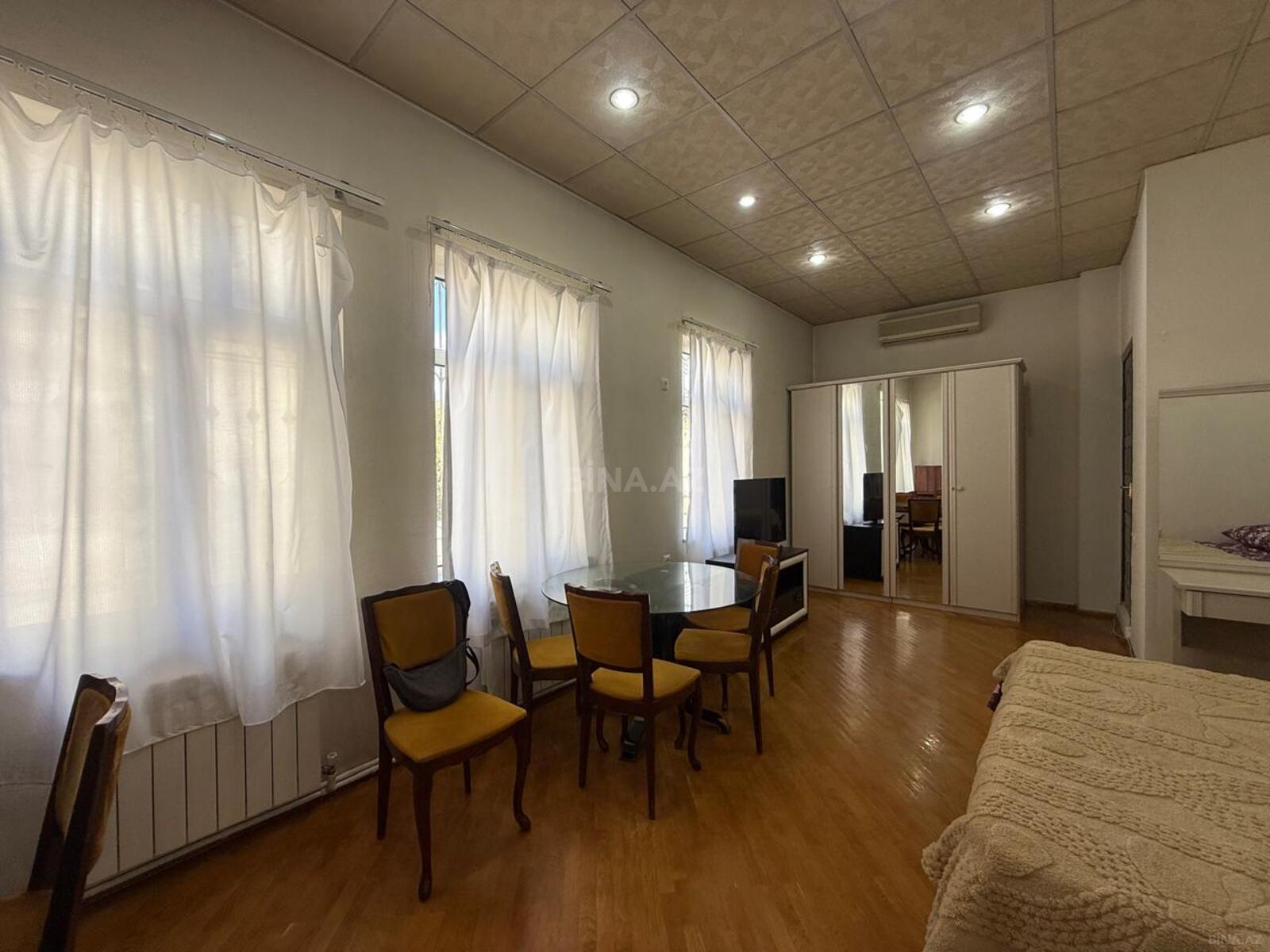 4 otaqlı Köhnə tikili, Sahil m., Bakı