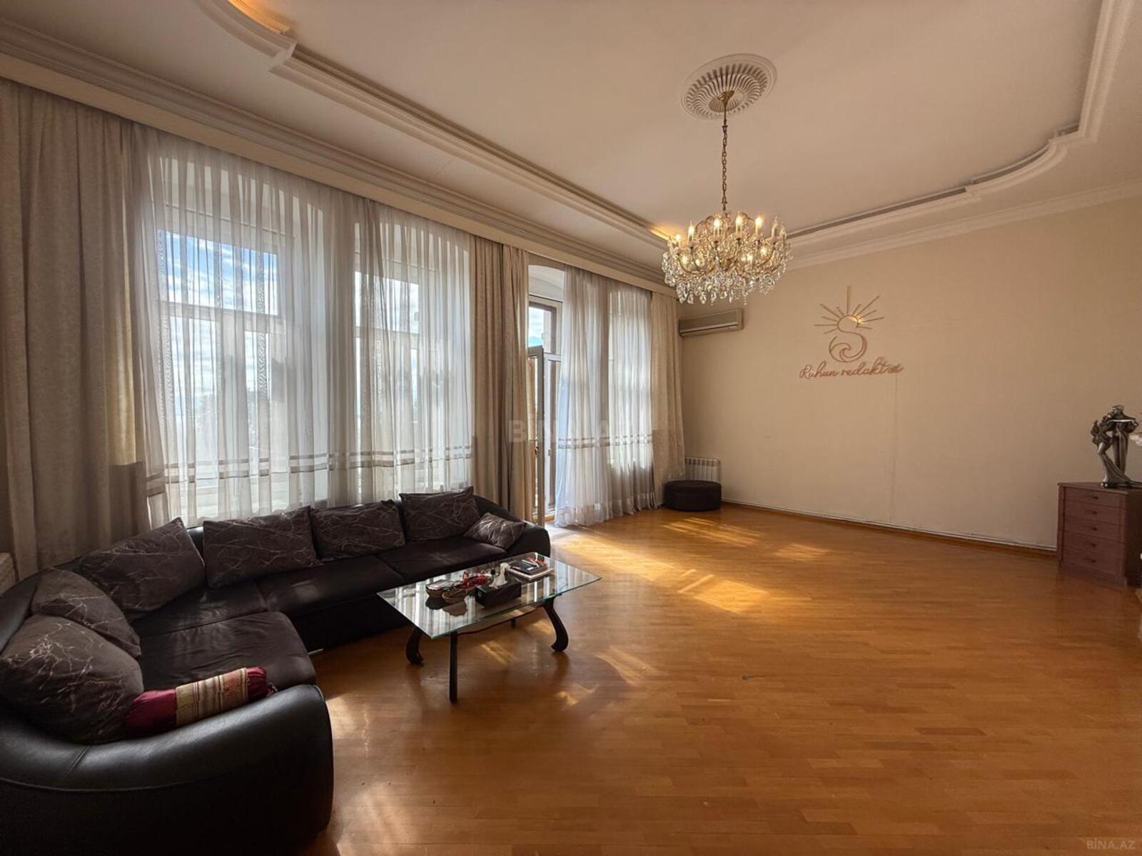 4 otaqlı Köhnə tikili, Sahil m., Bakı