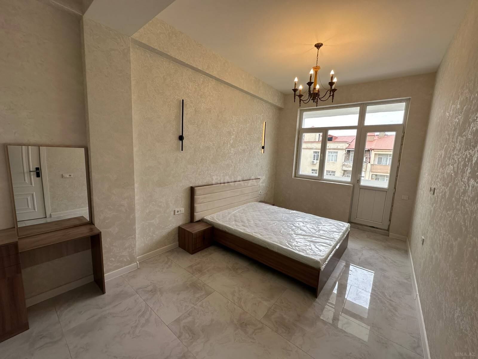 3 otaqlı Yeni tikili, Xırdalan