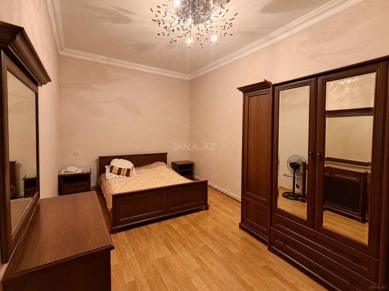 3 otaqlı Köhnə tikili, Qara Qarayev m., Bakı