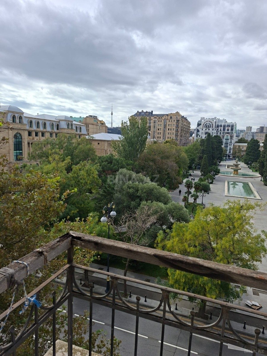 3 otaqlı Köhnə tikili, Sahil m., Bakı