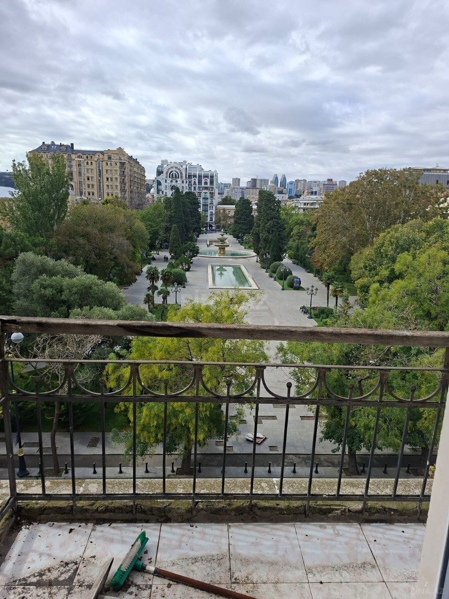 3 otaqlı Köhnə tikili, Sahil m., Bakı