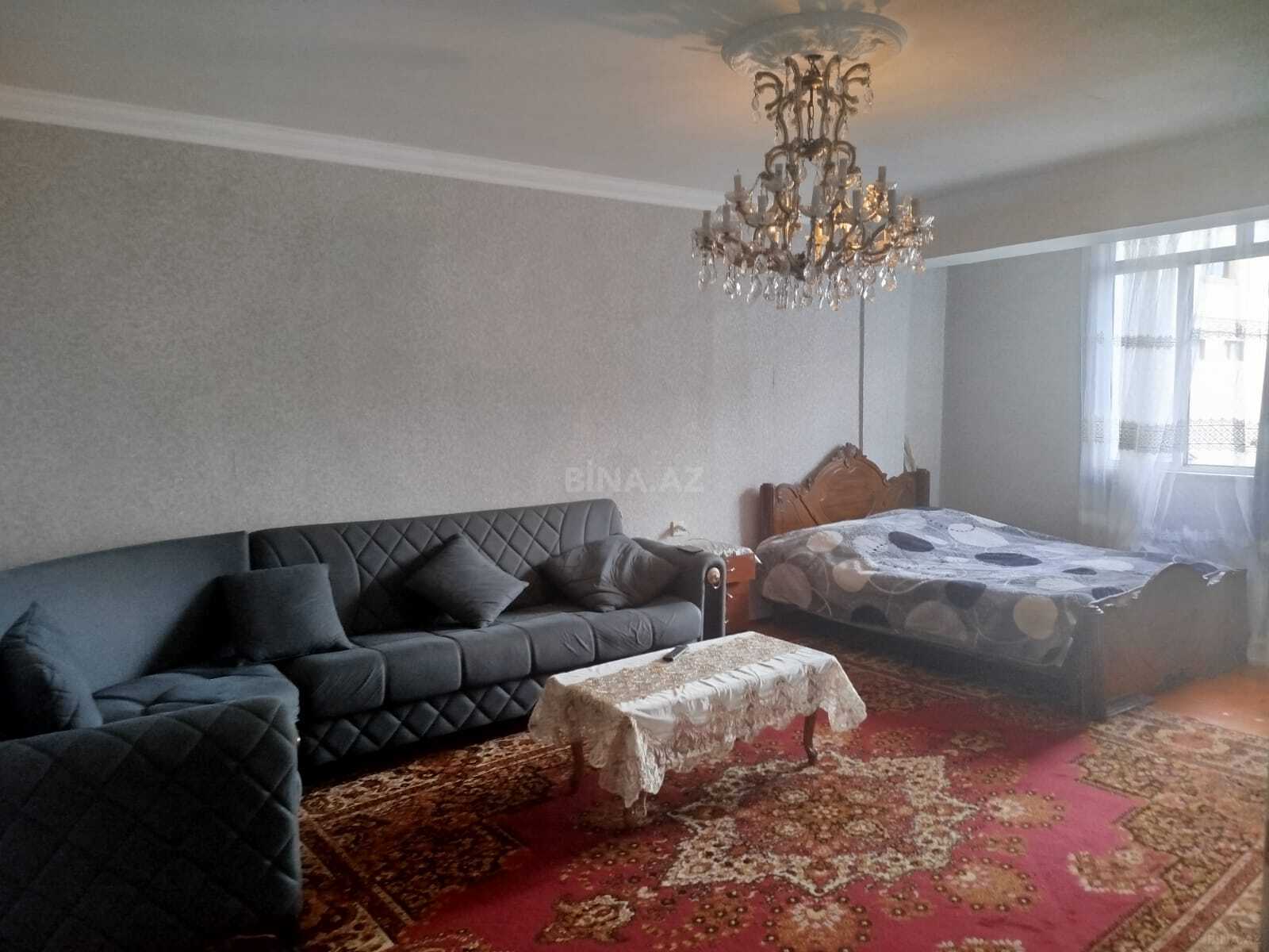 4 otaqlı Köhnə tikili, Elmlər Akademiyası m., Bakı