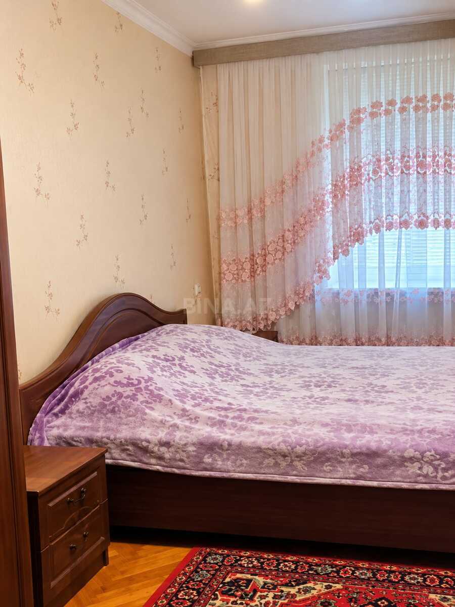 3 otaqlı Köhnə tikili, Nizami m., Bakı
