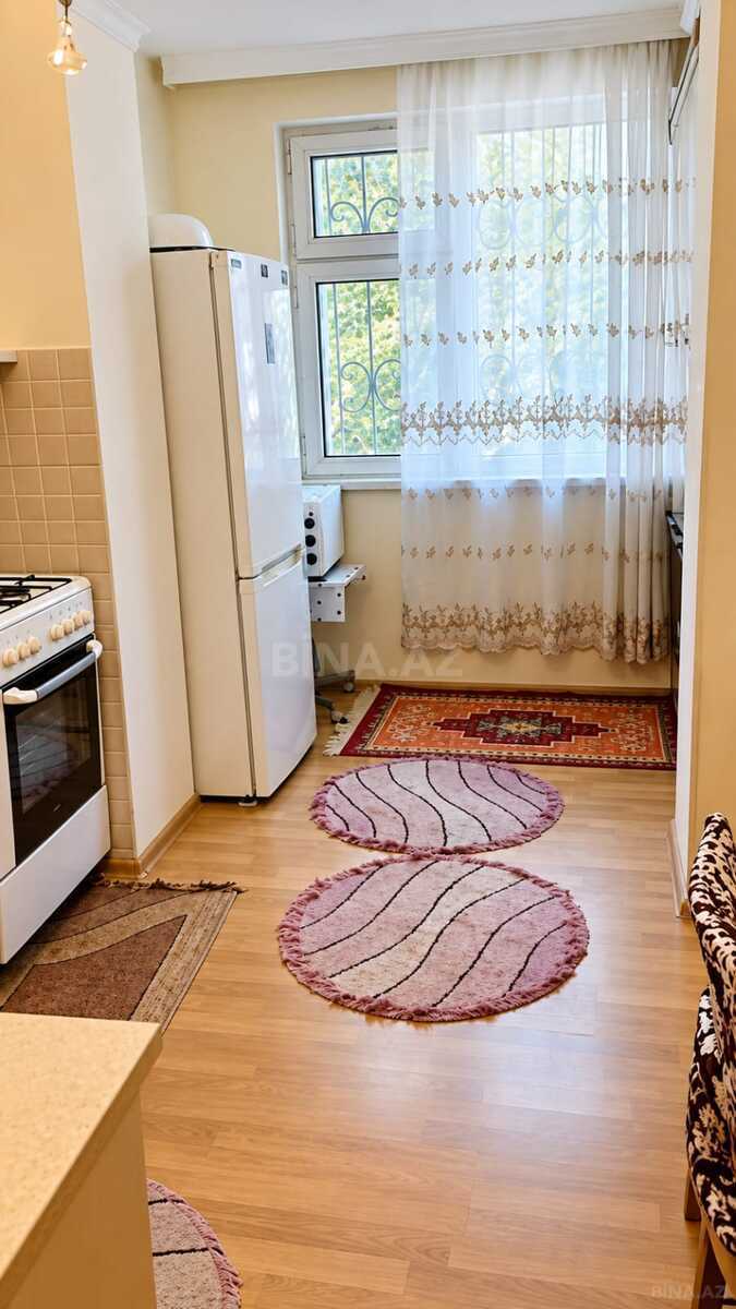 3 otaqlı Köhnə tikili, Nizami m., Bakı
