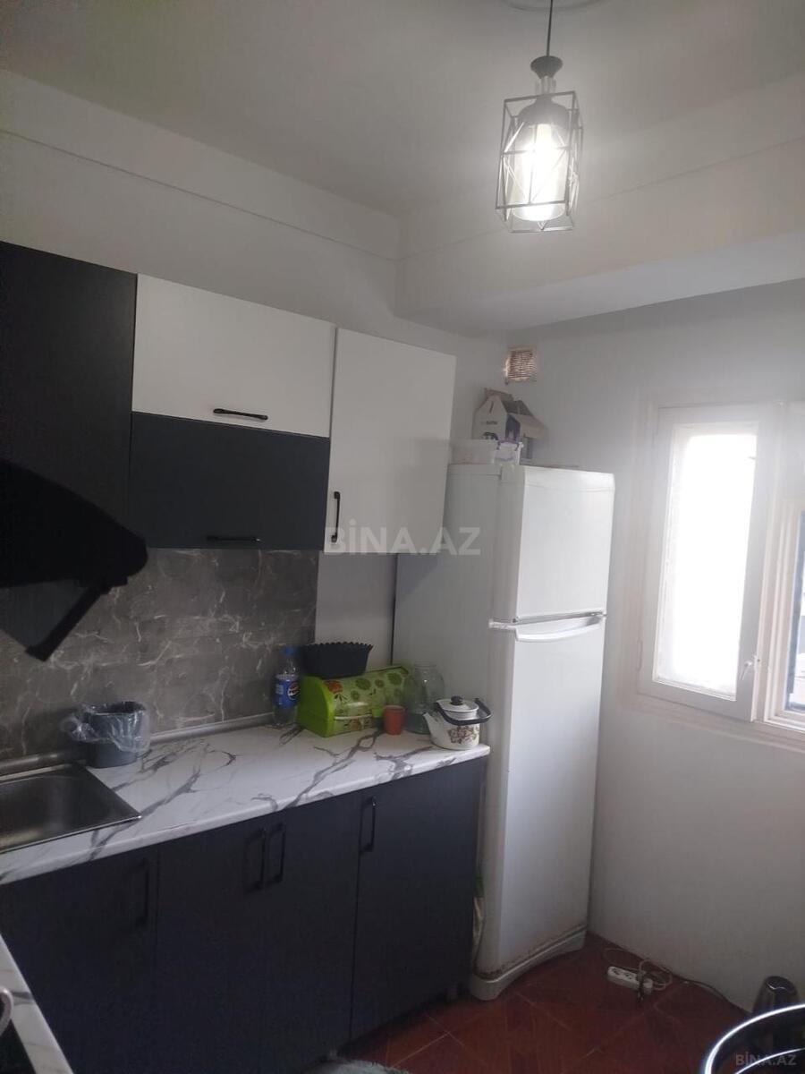 3 otaqlı Köhnə tikili, Elmlər Akademiyası m., Bakı