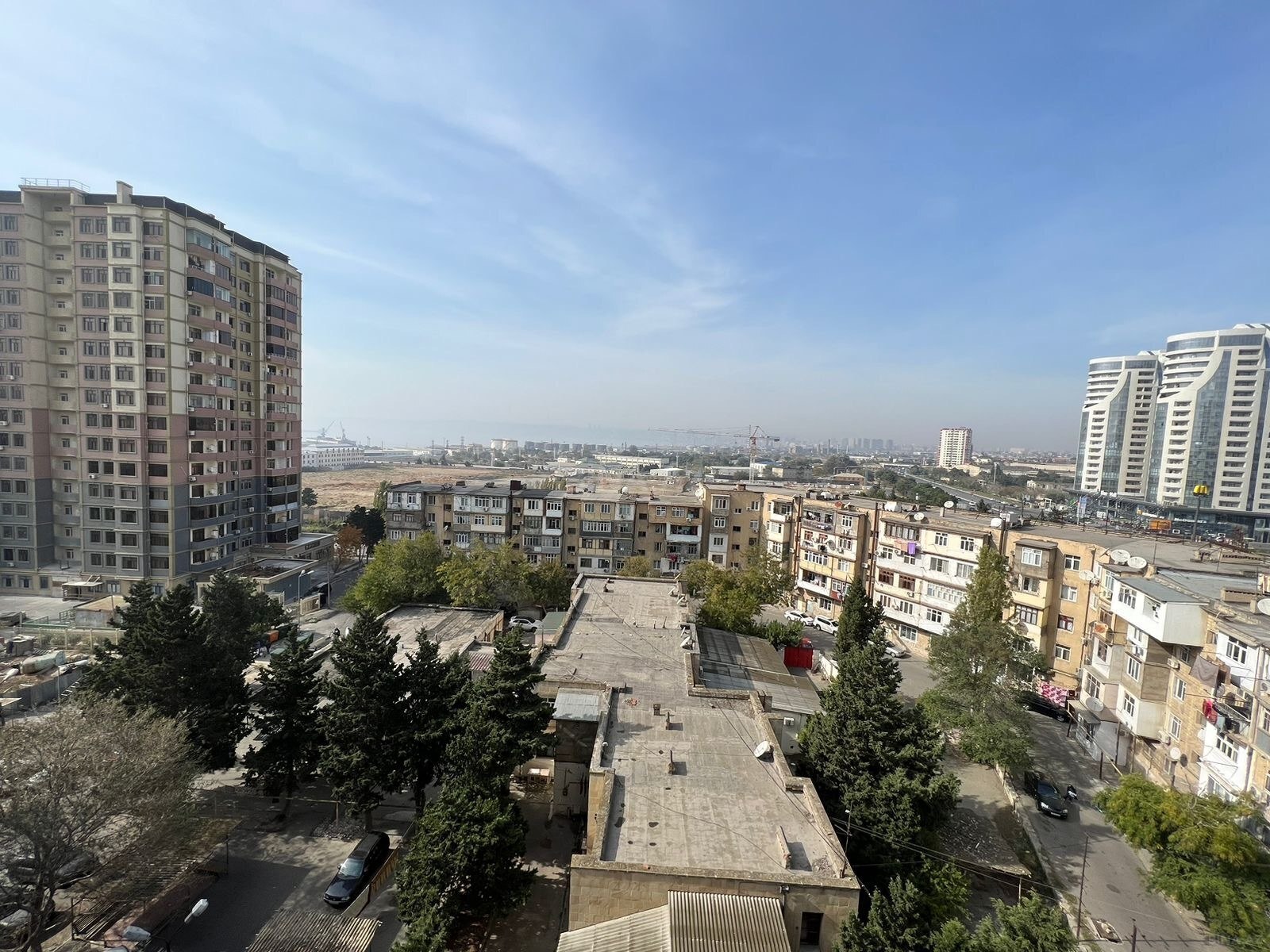 3 otaqlı Köhnə tikili, Ağ şəhər q., Bakı