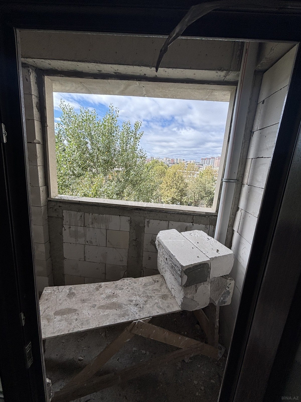 4 otaqlı Yeni tikili, 8-ci mikrorayon q., Bakı