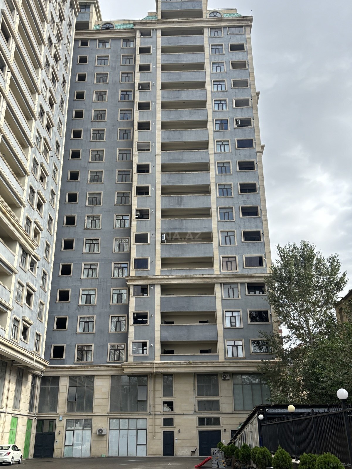 4 otaqlı Yeni tikili, 8-ci mikrorayon q., Bakı
