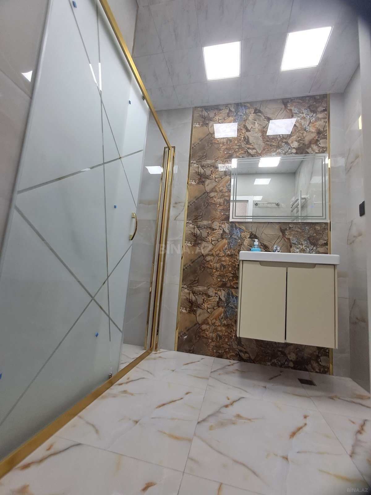 3 otaqlı Köhnə tikili, İnşaatçılar m., Bakı