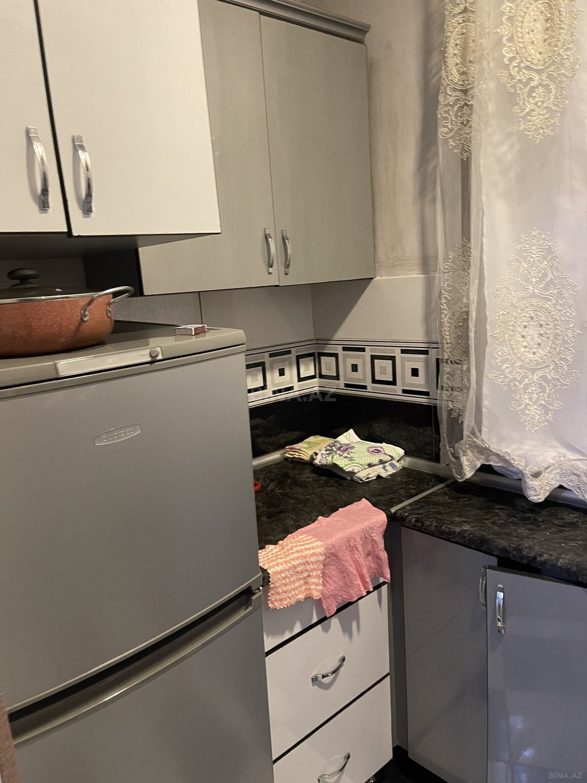 3 otaqlı Köhnə tikili, Memar Əcəmi m., Bakı