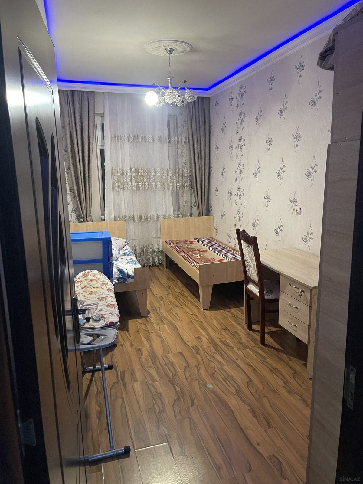 3 otaqlı Köhnə tikili, Memar Əcəmi m., Bakı