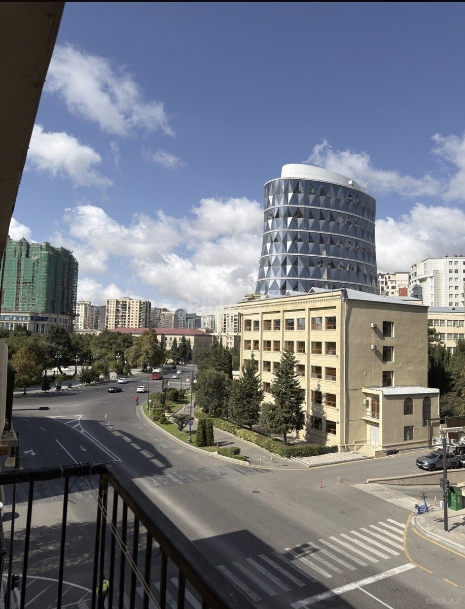 1 otaqlı Köhnə tikili, Elmlər Akademiyası m., Bakı