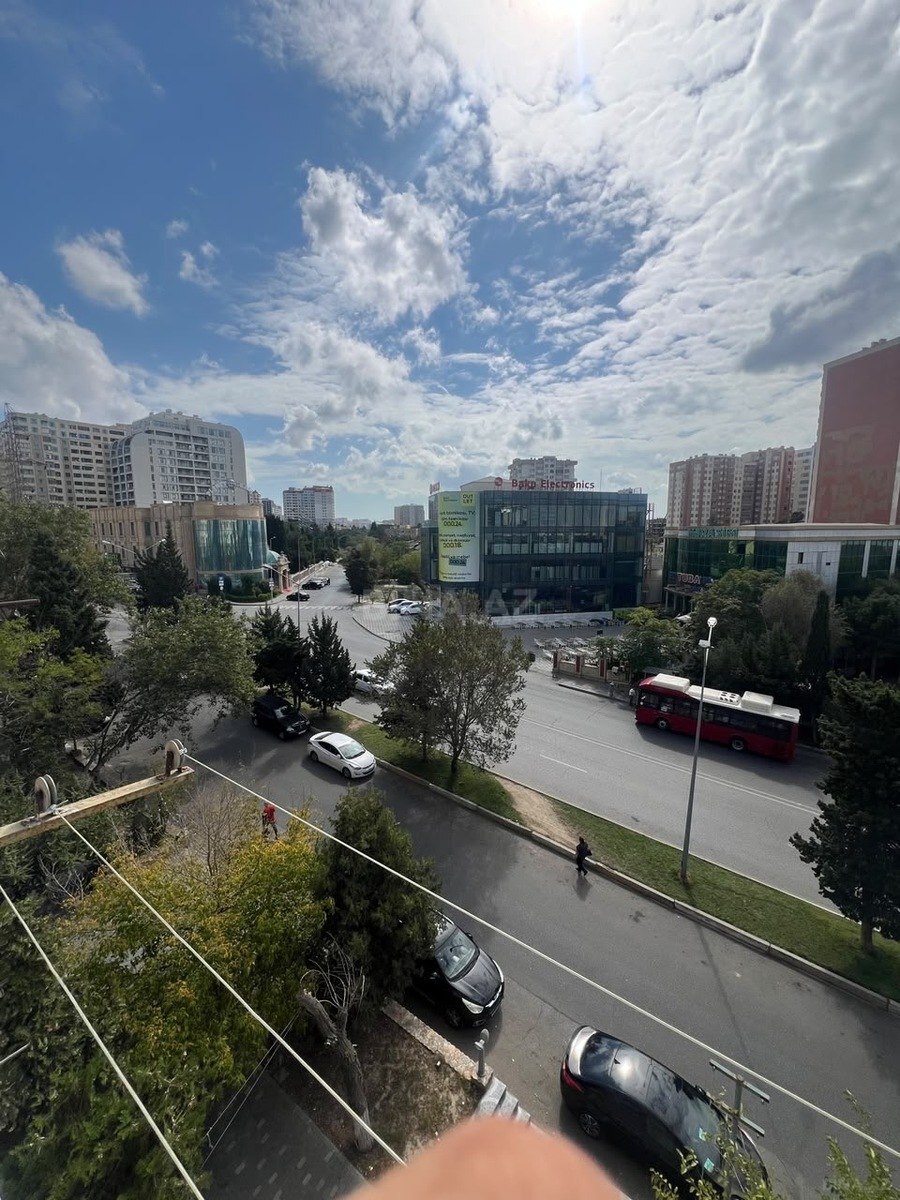 2 otaqlı Köhnə tikili, Qara Qarayev m., Bakı
