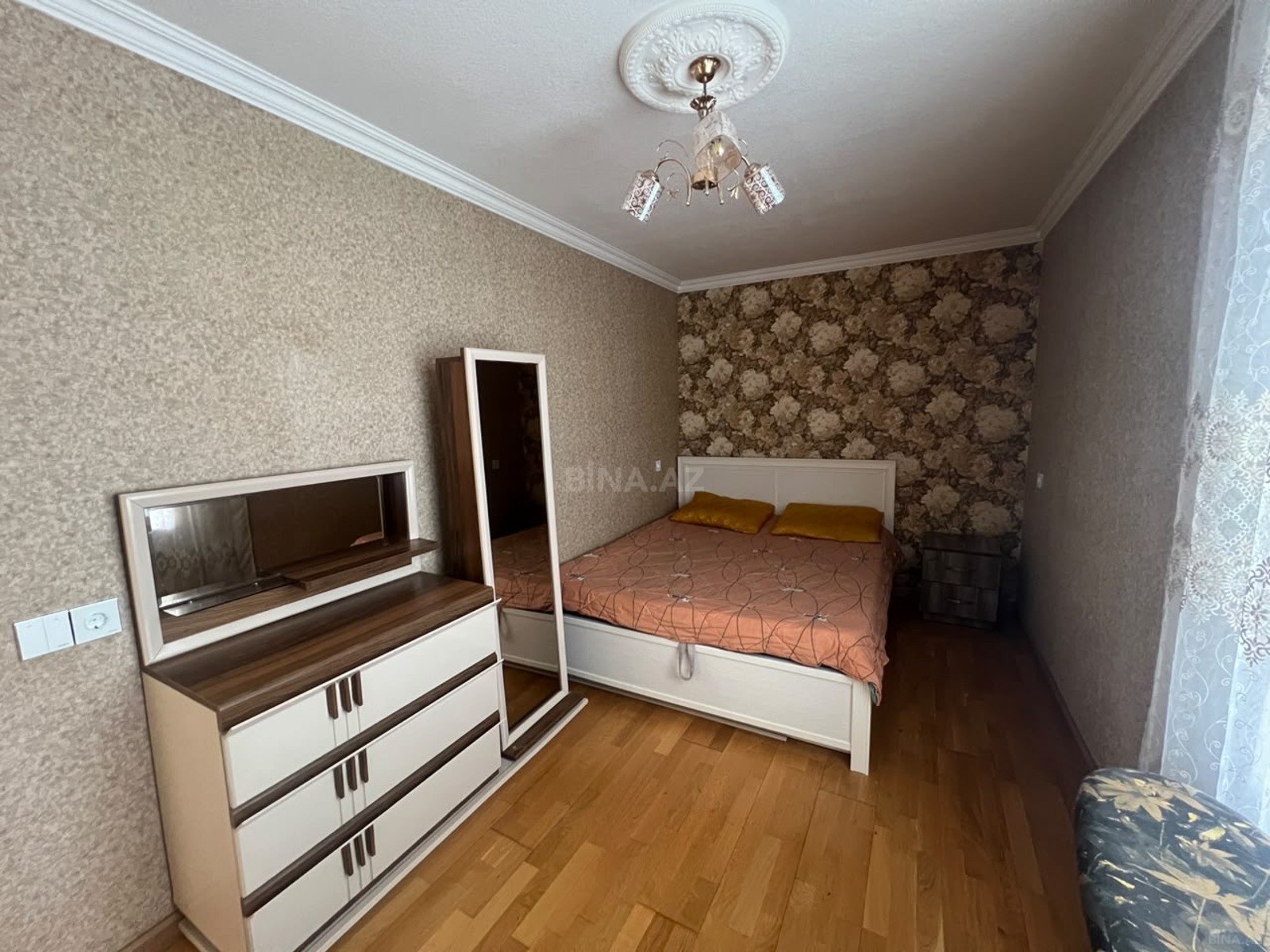 2 otaqlı Köhnə tikili, Qara Qarayev m., Bakı