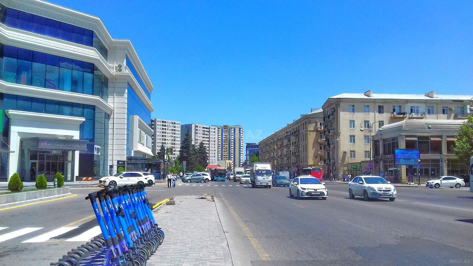 3 otaqlı Köhnə tikili, Bakıxanov q., Bakı