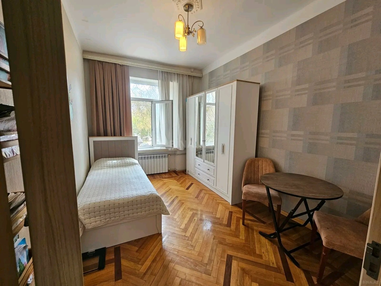 3 otaqlı Köhnə tikili, Bakıxanov q., Bakı