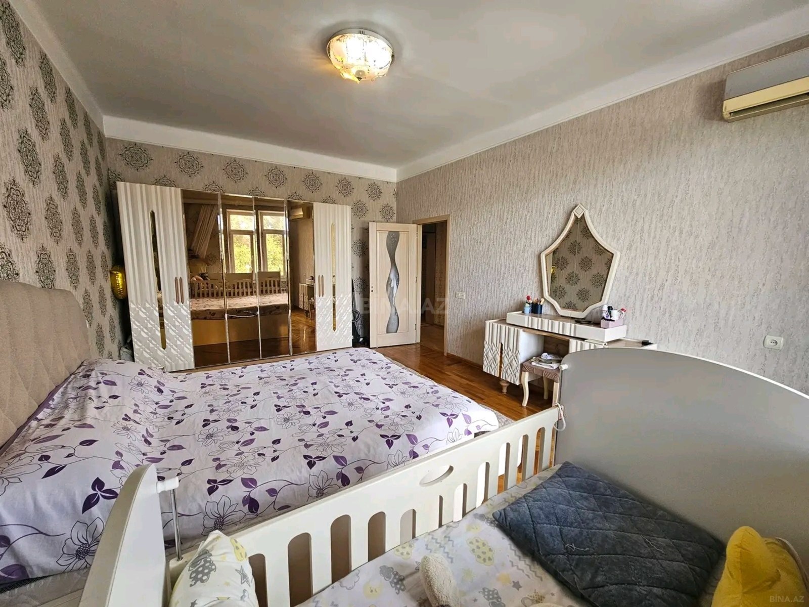 3 otaqlı Köhnə tikili, Bakıxanov q., Bakı