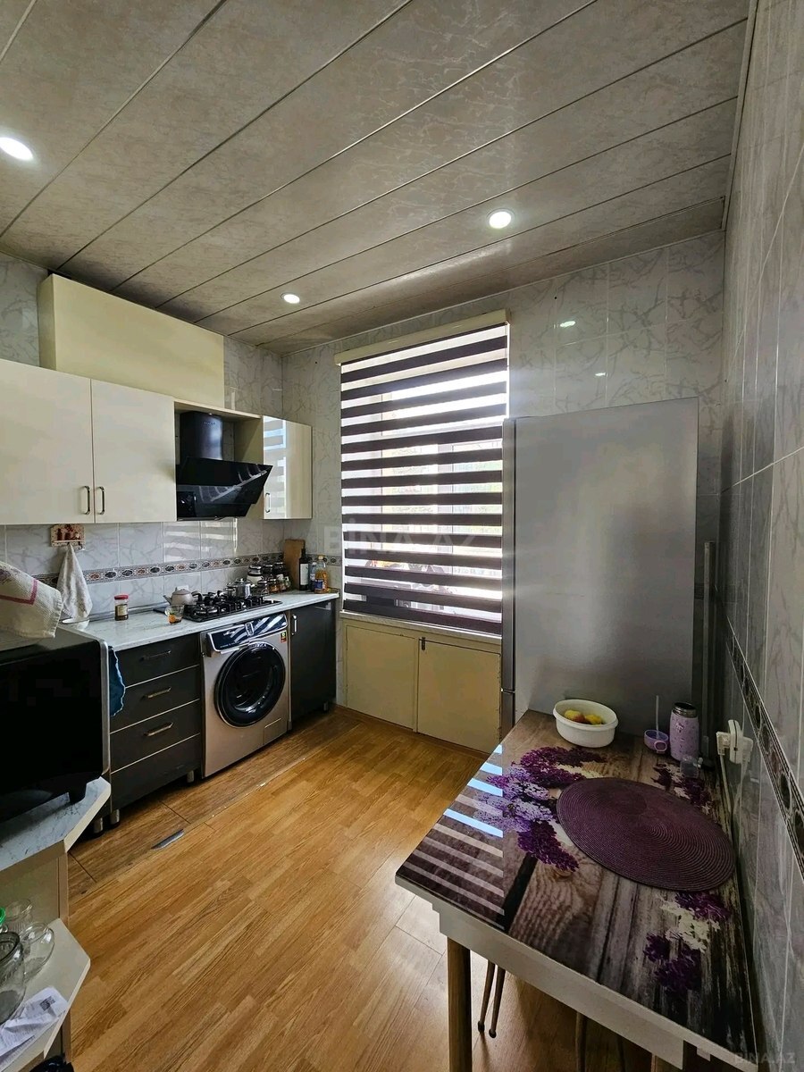 3 otaqlı Köhnə tikili, Bakıxanov q., Bakı