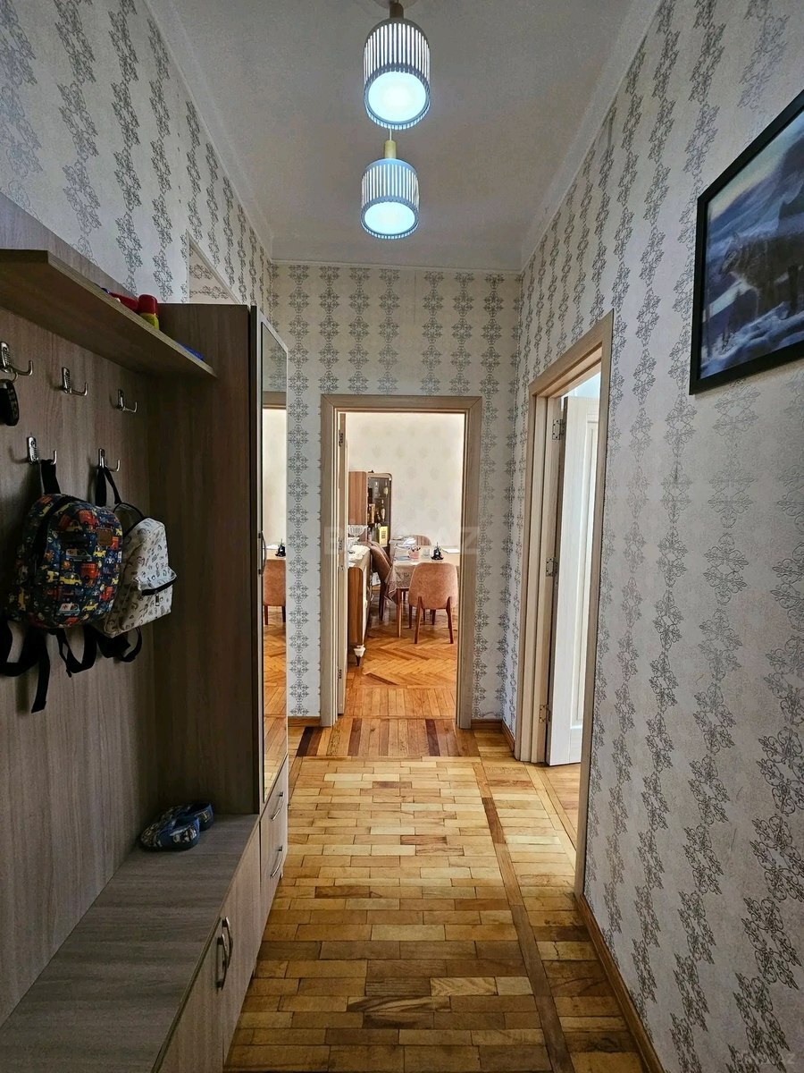 3 otaqlı Köhnə tikili, Bakıxanov q., Bakı