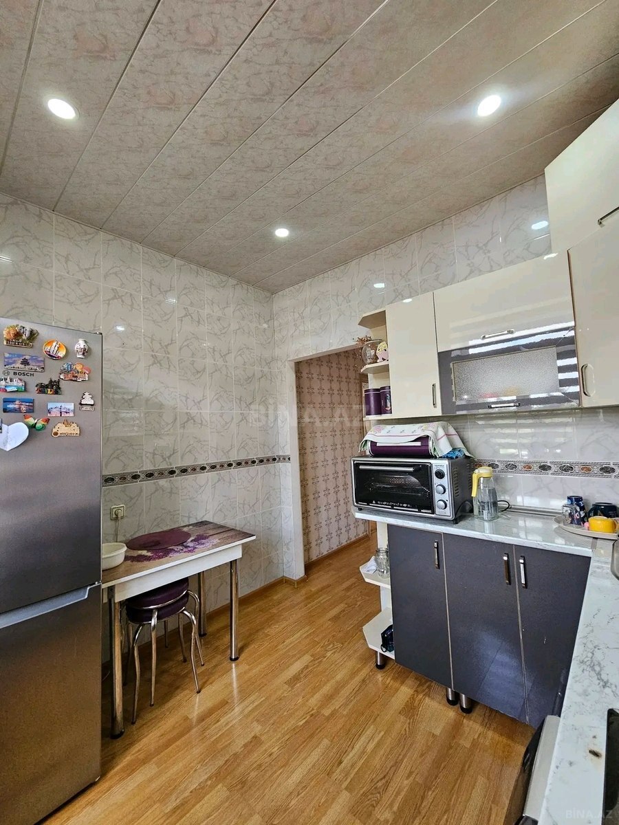 3 otaqlı Köhnə tikili, Bakıxanov q., Bakı