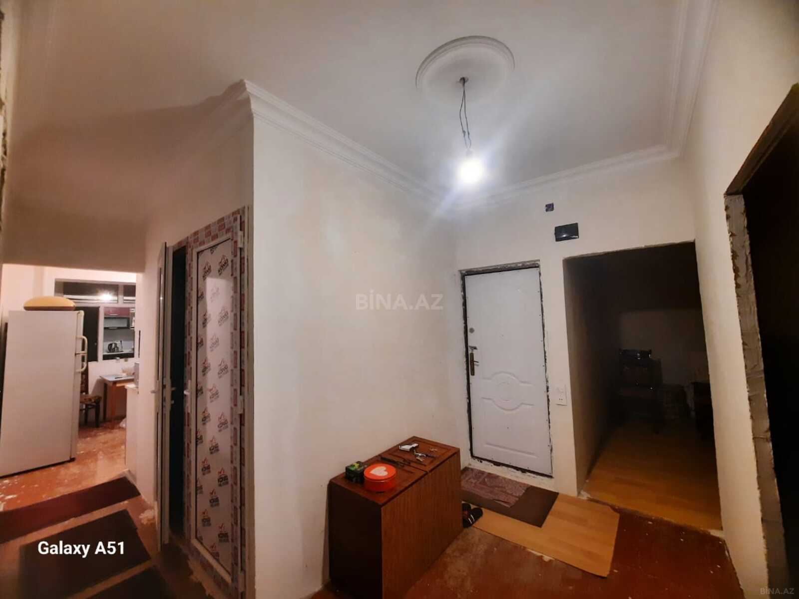4 otaqlı Köhnə tikili, Qaraçuxur q., Bakı
