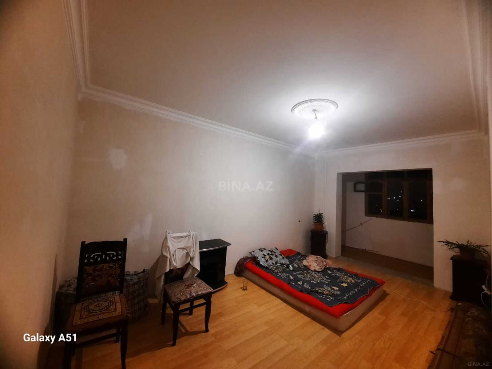4 otaqlı Köhnə tikili, Qaraçuxur q., Bakı