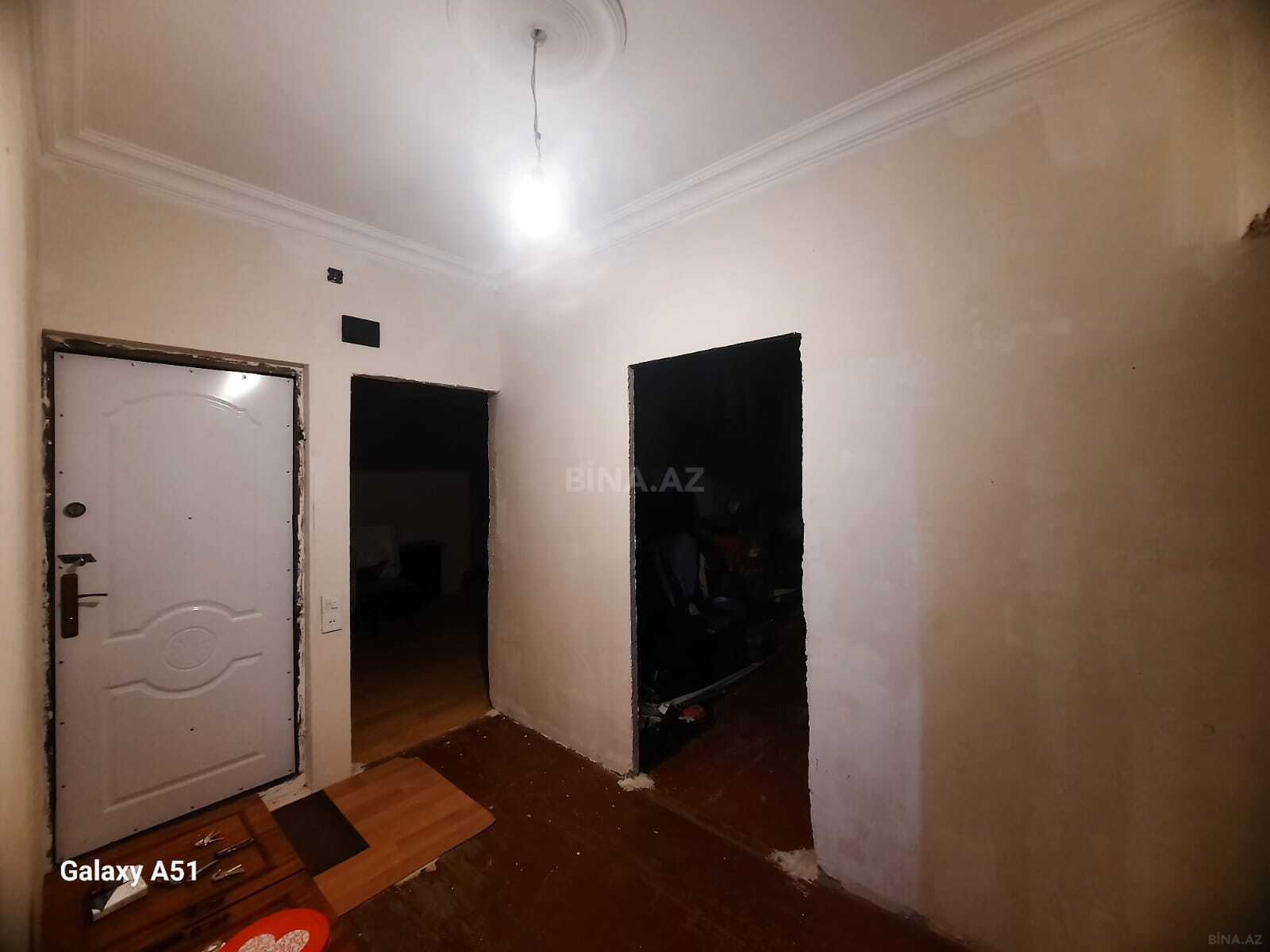 4 otaqlı Köhnə tikili, Qaraçuxur q., Bakı