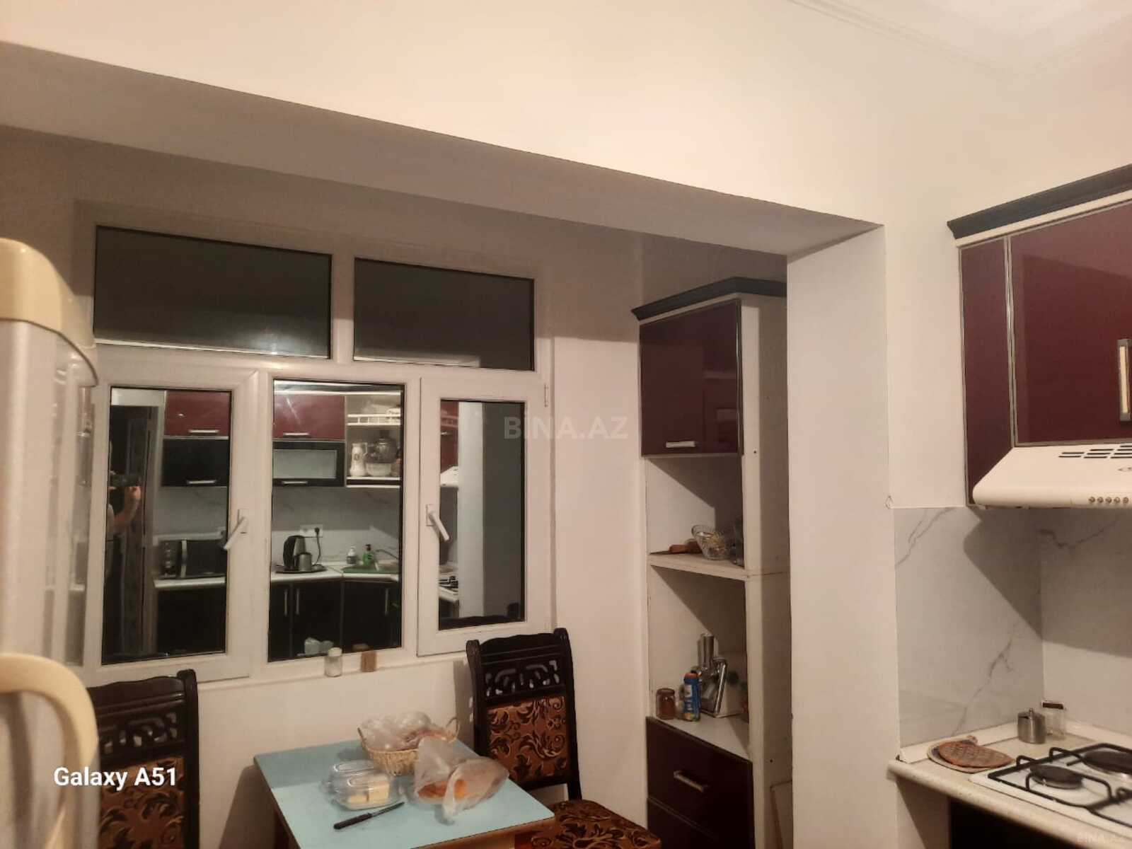 4 otaqlı Köhnə tikili, Qaraçuxur q., Bakı