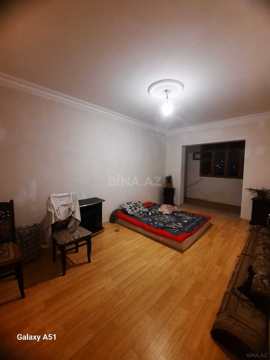 4 otaqlı Köhnə tikili, Qaraçuxur q., Bakı