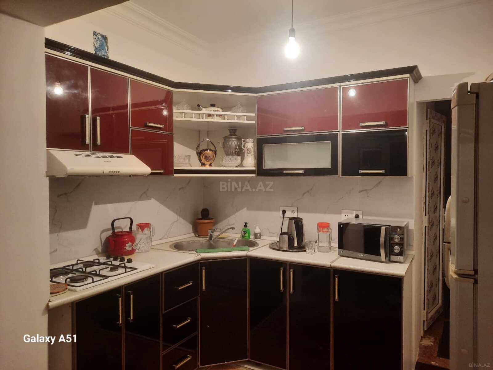 4 otaqlı Köhnə tikili, Qaraçuxur q., Bakı