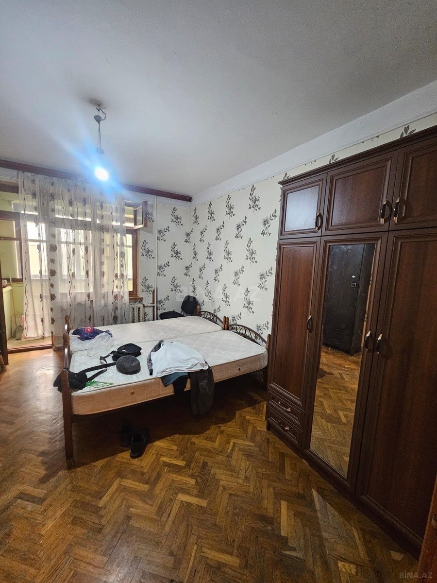 2 otaqlı Köhnə tikili, Elmlər Akademiyası m., Bakı