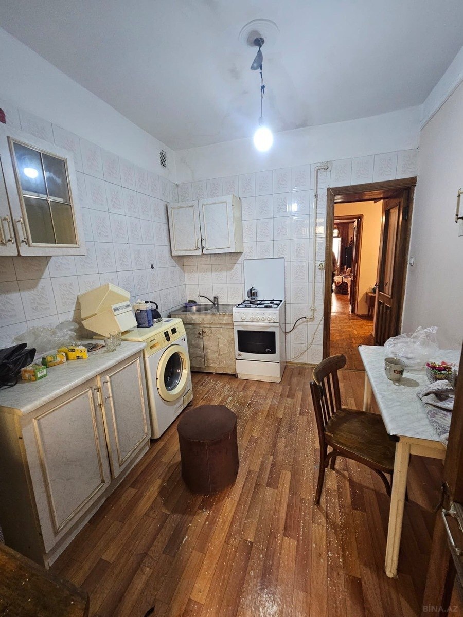 2 otaqlı Köhnə tikili, Elmlər Akademiyası m., Bakı