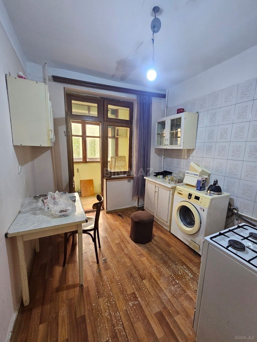 2 otaqlı Köhnə tikili, Elmlər Akademiyası m., Bakı