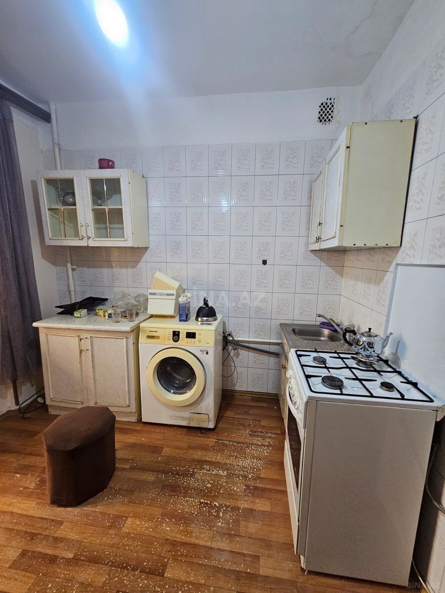 2 otaqlı Köhnə tikili, Elmlər Akademiyası m., Bakı