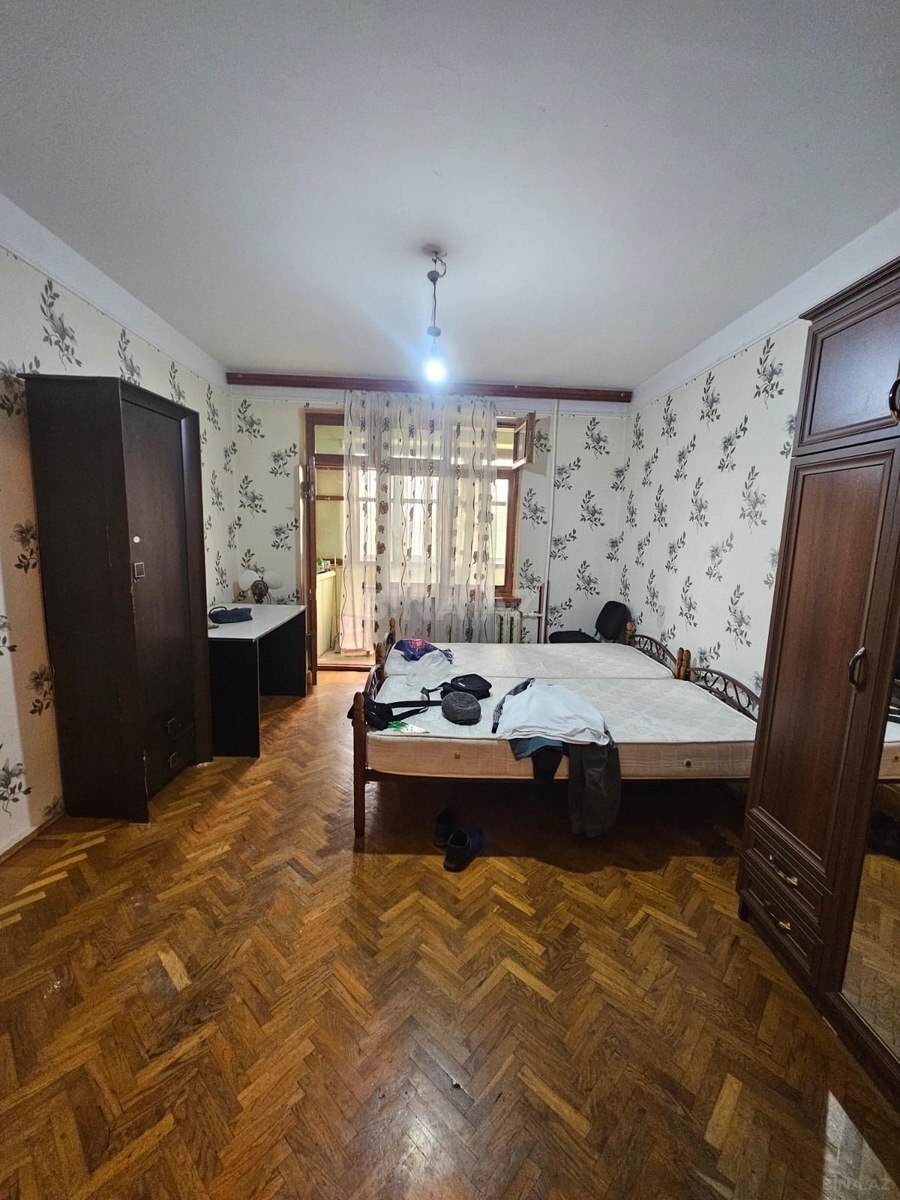2 otaqlı Köhnə tikili, Elmlər Akademiyası m., Bakı