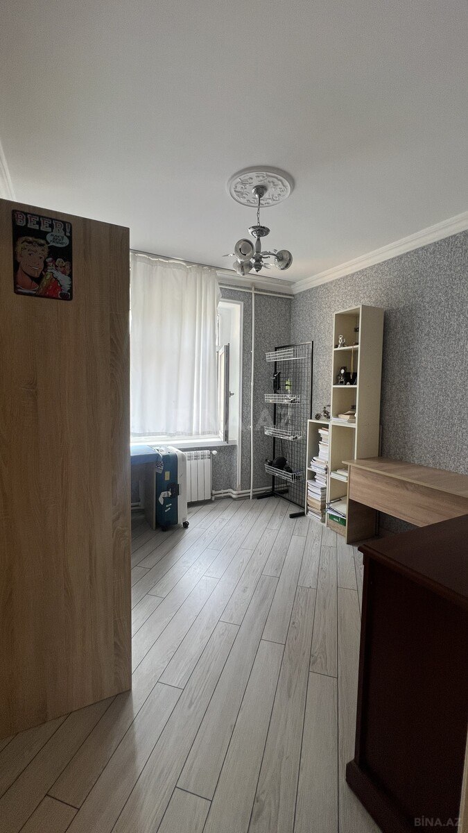 4 otaqlı Köhnə tikili, Yeni Günəşli q., Bakı