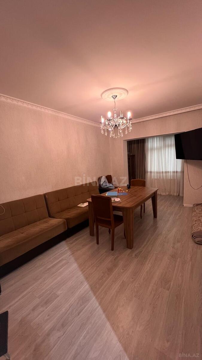 4 otaqlı Yeni tikili, Xırdalan